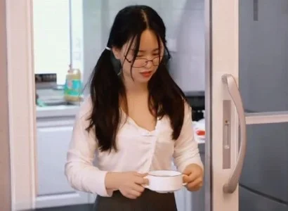 Người quen trong xóm cùng cô gái trẻ chịch